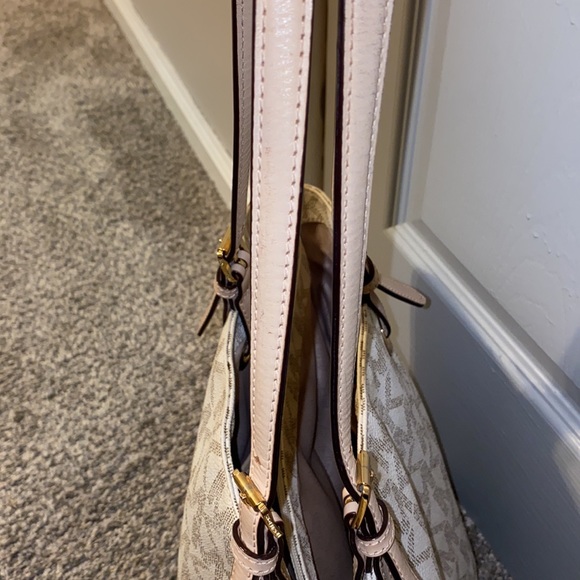 Michael Kors Jet Set Signature Tote Bag - Picture 8 of 8